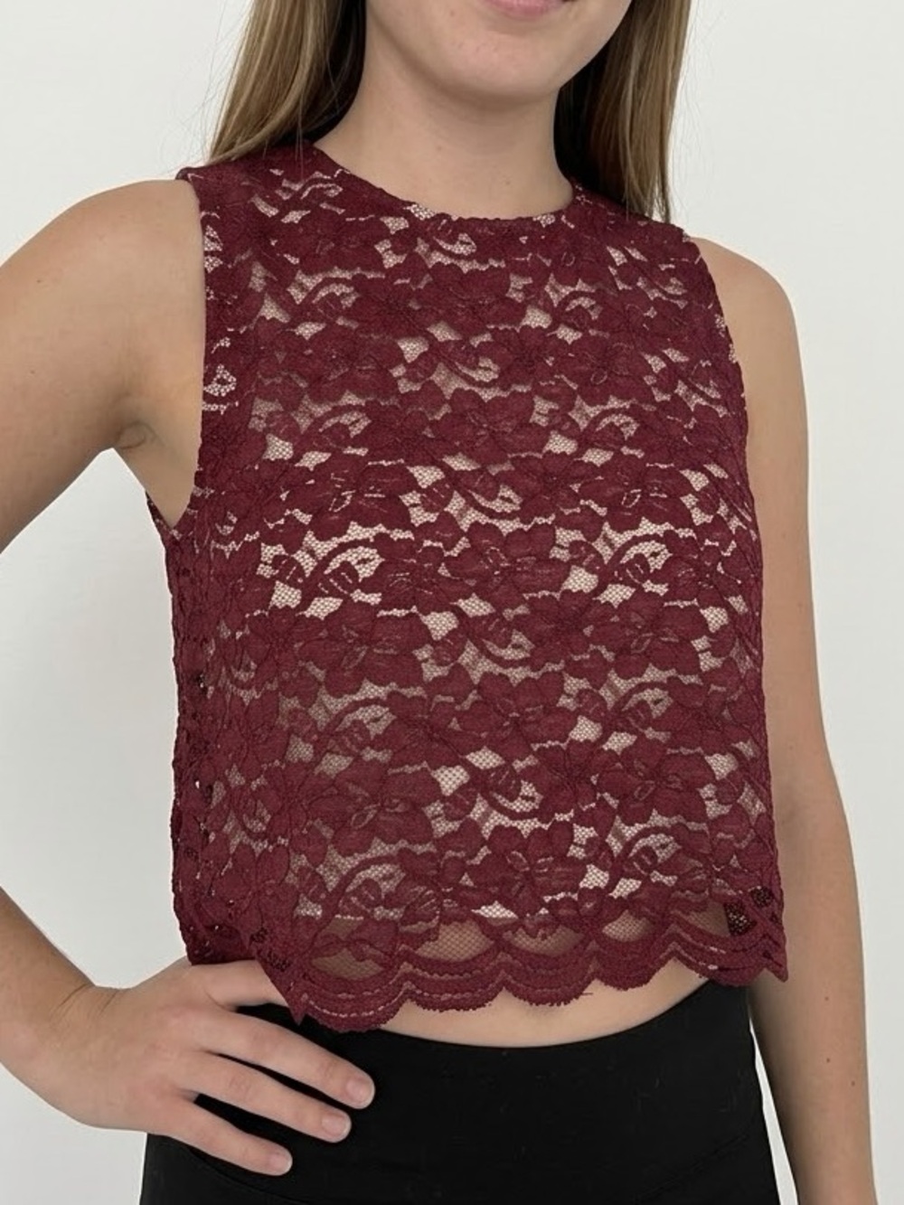 BABATON Aritzia Cute Burgundy Lace Crop Top. Size 2